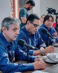 Equipe da Rádio Cachoeiro em reunião